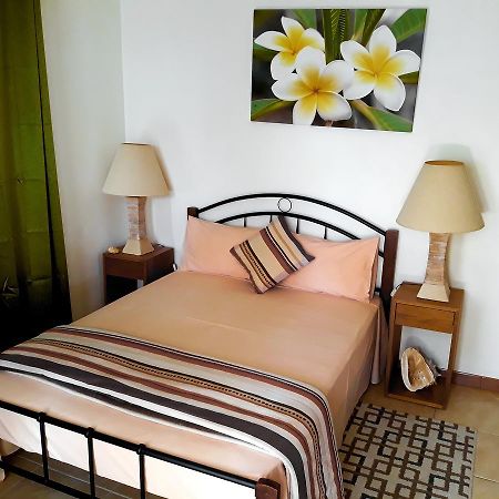 Flo Villa La Gaulette Buitenkant foto