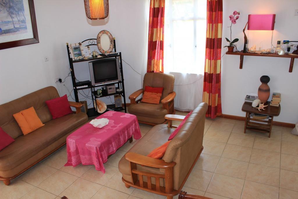 Flo Villa La Gaulette Buitenkant foto