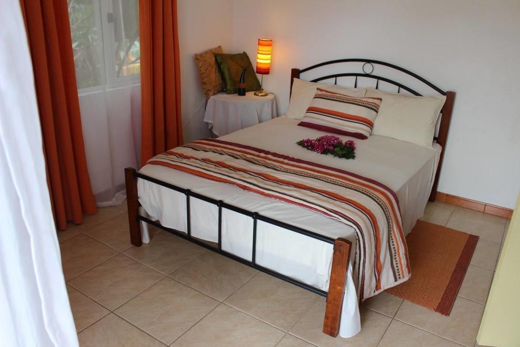 Flo Villa La Gaulette Buitenkant foto